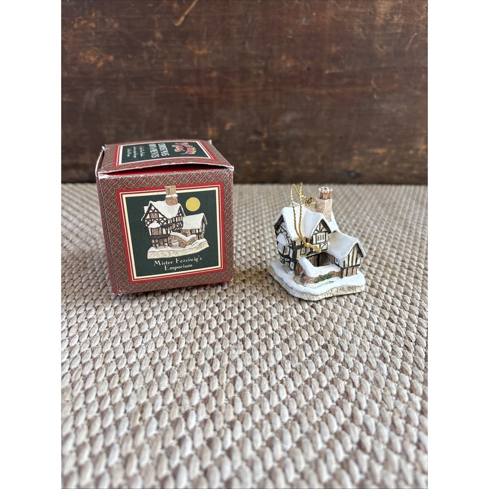 DAVID WINTER COTTAGES MISTER FEZZIWIG'S EMPORIUM CHRISTMAS ORNAMENT